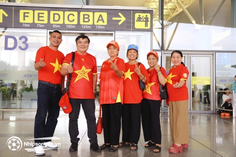 HƠN MƯỜI NĂM ĐI CÙNG BÓNG ĐÁ VIỆT NAM: KHI TUỔI TÁC KHÔNG THỂ NGĂN NHỮNG TRÁI TIM YÊU MÀU CỜ SẮC ÁO
