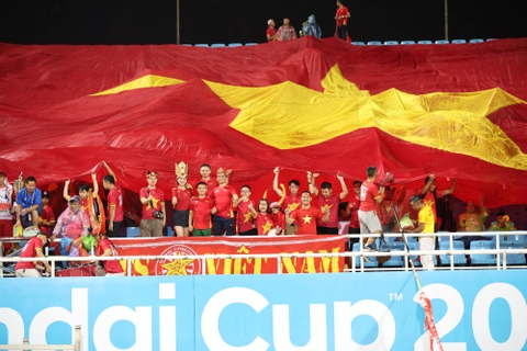 ASEAN HYUNDAI CUP 2026: Khi vòng bảng khép lại, một “màu đỏ” vẫn còn cháy trên khán đài Việt Nam