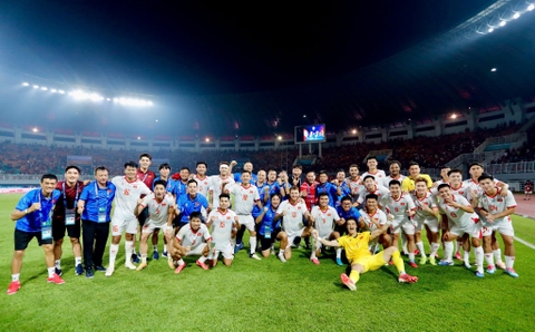 HLV Kim Sang Sik và những chiến binh Sao Vàng viết nên kỳ tích tại Indonesia: Chiến thắng 3-0 được đánh đổi bằng máu, ý chí và niềm tin
