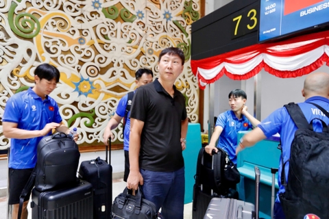 Đội tuyển Việt Nam trở về nước sau chiến thắng lịch sử trước Indonesia, sẵn sàng cho trận quyết đấu với Campuchia