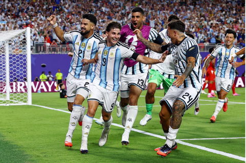 Alvarez và Lautaro Martinez tỏa sáng, Argentina vượt qua Thụy Sĩ để vào bán kết World Cup