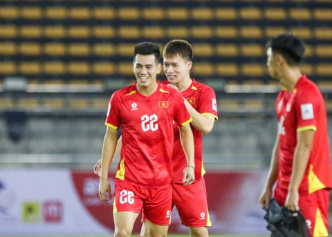 VIỆT NAM ĐÁNH BẠI LÀO 2-0 TRÊN SÂN KHÁCH SAU 90 PHÚT CĂNG THẲNG