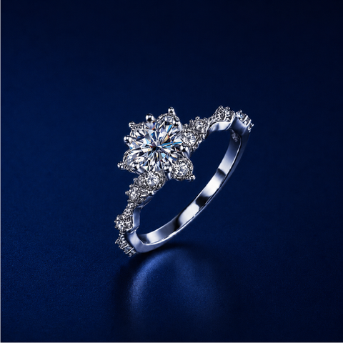 Nhẫn nữ hoa tỏa sáng – Một khoảnh khắc dịu dàng ở lại trên bàn tay | Hải Hà Jewelry