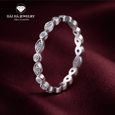 Nhẫn moissanite oval nối tiếp – Nhịp cảm xúc liền mạch | Hải Hà Jewelry
