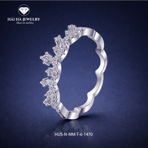 Nhẫn viền đá uốn lượn – Ánh sáng dịu dàng ôm trọn cảm xúc | Hải Hà Jewelry