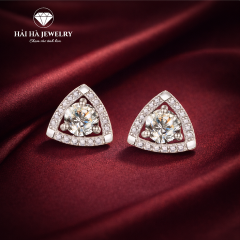 Bông tai bạc 925 đính moissanite dáng tam giác – tinh gọn và dịu sáng | Hải Hà Jewelry
