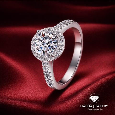 Nhẫn nữ bạc 925 moissanite viền halo tròn – thân nửa đính đá thanh mảnh