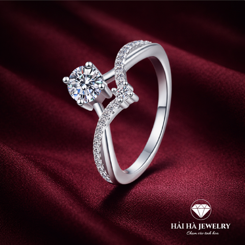 Nhẫn nữ bạc 925 moissanite solitaire 0,5 carat – thân uốn đôi lệch nhịp