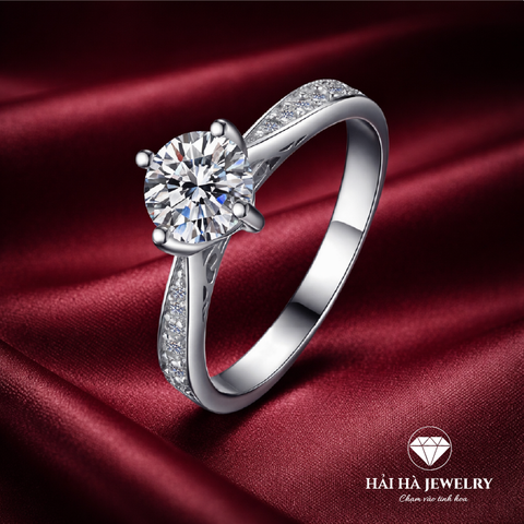 Nhẫn nữ bạc 925 moissanite tròn – thân cong đính đá tinh tế