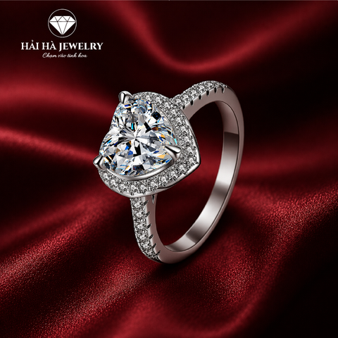 Nhẫn nữ bạc 925 đính moissanite dáng trái tim – halo bao quanh, thân pavé tinh xảo