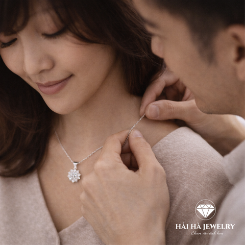 Dây chuyền bạc 925 đính moissanite 1 carat dáng hoa tinh tế | Hải Hà Jewelry