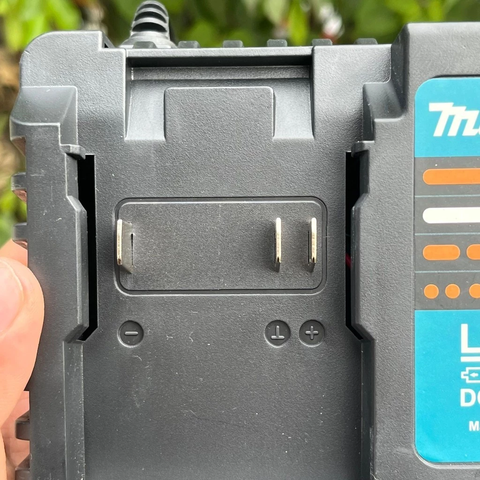 Sạc Pin Máy Khoan, Đế Sạc Pin 21v - Chân Pin Phổ Thông m21 khoảng Cách Chân Pin 4cm Sạc Makita, Dewalt