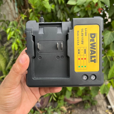 Sạc Pin Máy Khoan, Đế Sạc Pin 21v - Chân Pin Phổ Thông m21 khoảng Cách Chân Pin 4cm Sạc Makita, Dewalt