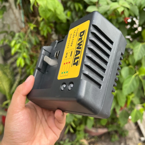 Sạc Pin Máy Khoan, Đế Sạc Pin 21v - Chân Pin Phổ Thông m21 khoảng Cách Chân Pin 4cm Sạc Makita, Dewalt