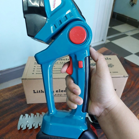Máy cắt tỉa hàng rào cắt cây cảnh KUTAN động cơ lõi đồng 100% - chân pin phổ thông 4cm