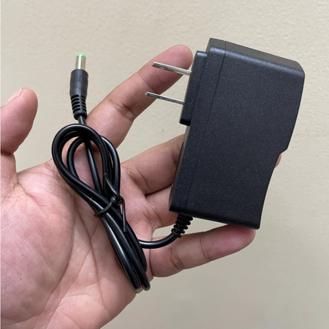 Sạc pin máy bắn cốt và máy cân mực cân bằng laze 5V-2A