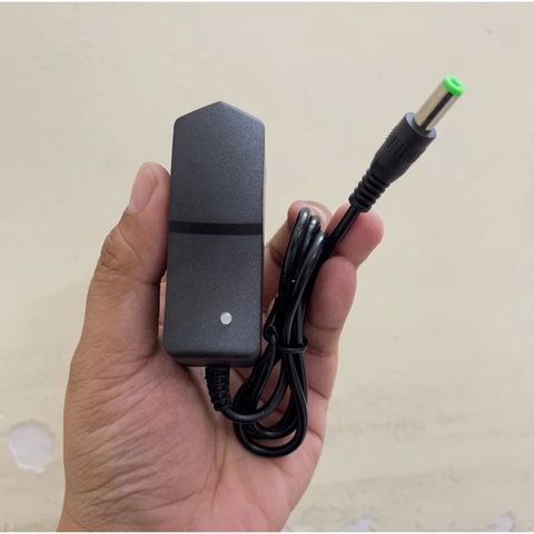 Sạc pin máy bắn cốt và máy cân mực cân bằng laze 5V-2A