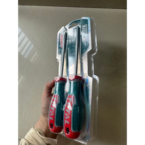 Bộ 2 Tua Vít Dẹp Và Bake TOTAL TKSDS0226 Chất Liệu Dầu Vít S2
