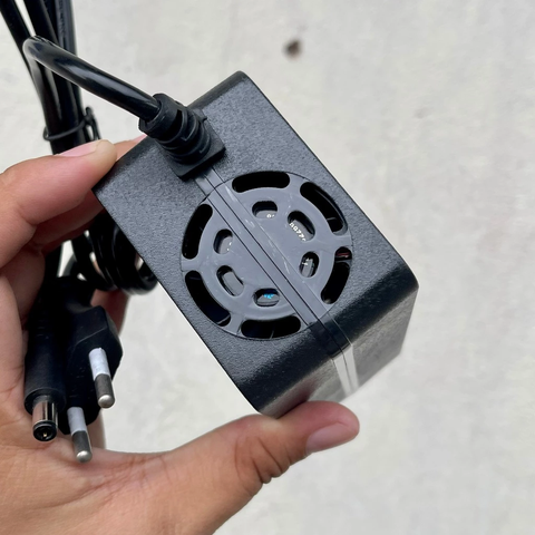 Sạc Nhanh 21V 3A 1 Chuôi Đen/ 3a 2 Chuôi STARKER chân tròn 5,5x2,5mm Cho Pin 20 cell 5s4p, Có Quạt Tản Nhiệt