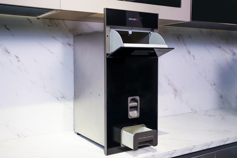 Thùng gạo GrandX XR.G301B mặt kính cường lực đen dung tích 25kg