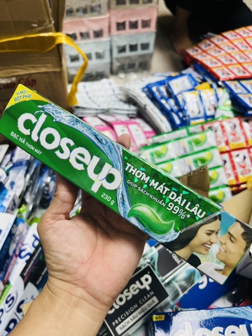 KEM ĐÁNH RĂNG CLOSEUP 230g BẠC HÀ