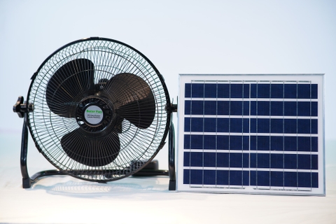 Quạt tích điện năng lượng mặt trời chân quỳ 15w | Hàng chính hãng