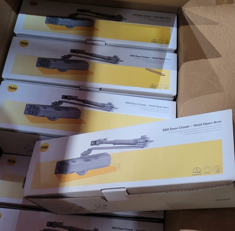 Tay đẩy hơi đa năng Yale 300