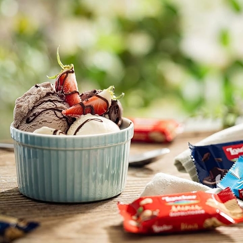 Bánh xốp Socola hạt dẻ Loacker Milky  Minis Chocolate Bag 800g mix 3 vị socola hạt dẻ, socola đen và socola vị vani  80 gói nhỏ