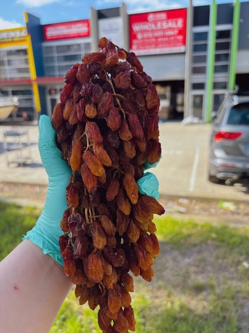 Nho khô nguyên cành Adora st Food Crimson Dried Table Grapes Cluster 300g