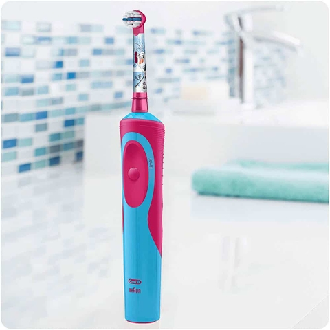 Bàn chải điện oral-b stages power princess cho bé gái trắng răng, sạch mảng bám hơi thở thơm tho răng trắng sáng