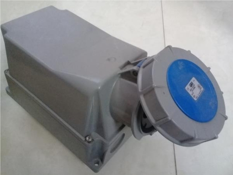 F143-6 Ổ cắm gắn nổi kín nước IP67