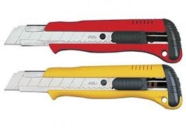 Dao cắt giấy Deli 2042