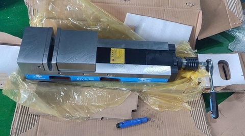 Ê tô thủy lực DCV-6-300