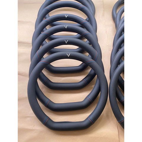 Bọc vô lăng nappa trơn Dcut 36 đen chỉ đỏ/ xanh