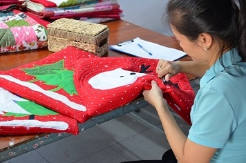 SINH RA TỪ LÀNG, HÀNG RA TỪ CÔNG XƯỞNG QUILTING - HANDMADE