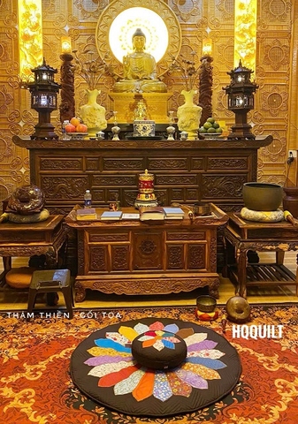 CHUYỆN VỀ NHỮNG TẤM THẢM THỜ THỦ CÔNG – KHI VĂN HÓA TÂM LINH GẶP GỠ NGHỆ THUẬT GHÉP VẢI