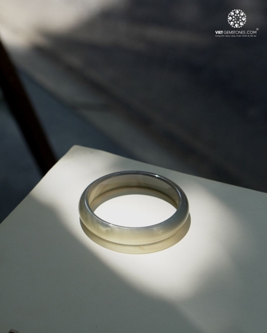 Vòng nguyên khối Chalcedony bản hẹ xám khói