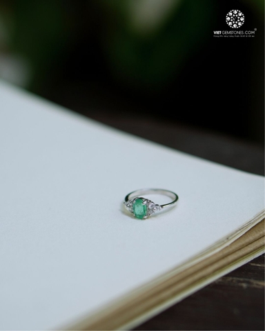 Nhẫn Bạc Emerald Viền Bạc Đính Đá