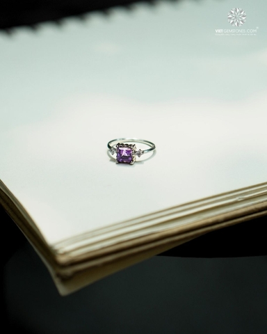 Nhẫn Bạc Đá Thạch Anh Tím Kiểu Đính Đá-Bạc 950 Phủ Bạch Kim