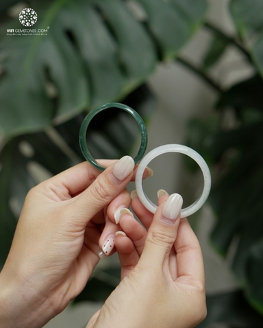 Vòng Nguyên Khối Cẩm Thạch - Jadeite Cho Bé