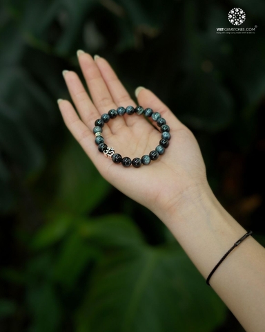 Vòng Tay Mắt Đại Bàng - Hawk’s Eye Charm Chữ OM ॐ