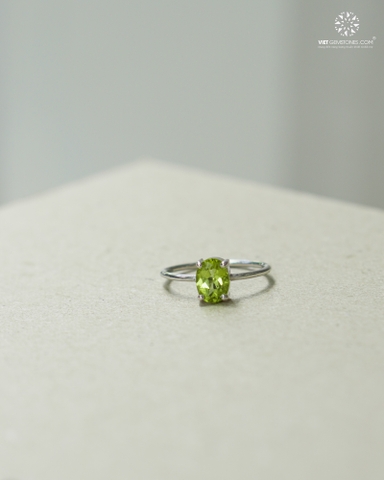 Nhẫn Đá Peridot Bạc 950 Phủ Bạch Kim