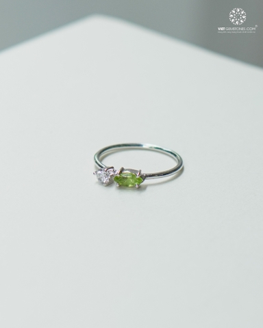 Nhẫn Đá Peridot Bạc 950 Phủ Bạch Kim 03