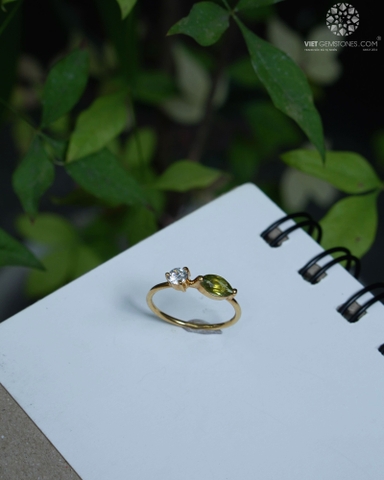 Nhẫn Peridot Đính Đá Bạc Xi Vàng 03