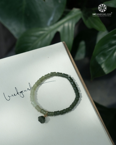 Vòng Tay Ngọc Hòa Điền Đốt Trúc Phối Charm Búp Sen