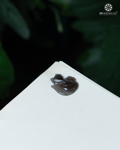 Mặt Chuyền Hồ Ly Obsidian Ôm Hoa Mẫu Đơn