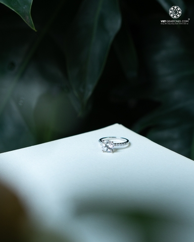 Nhẫn Bạc Topaz 8mm Khung Bạc Mảnh Đính Đá