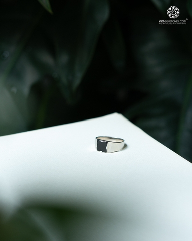 Nhẫn Bạc Obsidian Cỏ 4 Lá - Bạc 950 Phủ Bạch Kim