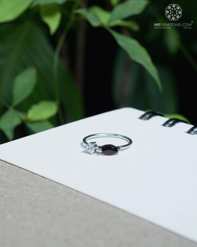 Nhẫn Bạc Ngọc Hồng Lựu - Garnet Bạc 950 Xi Bạch Kim