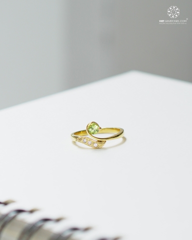 Nhẫn Peridot Đính Đá Bạc Xi Vàng 02
